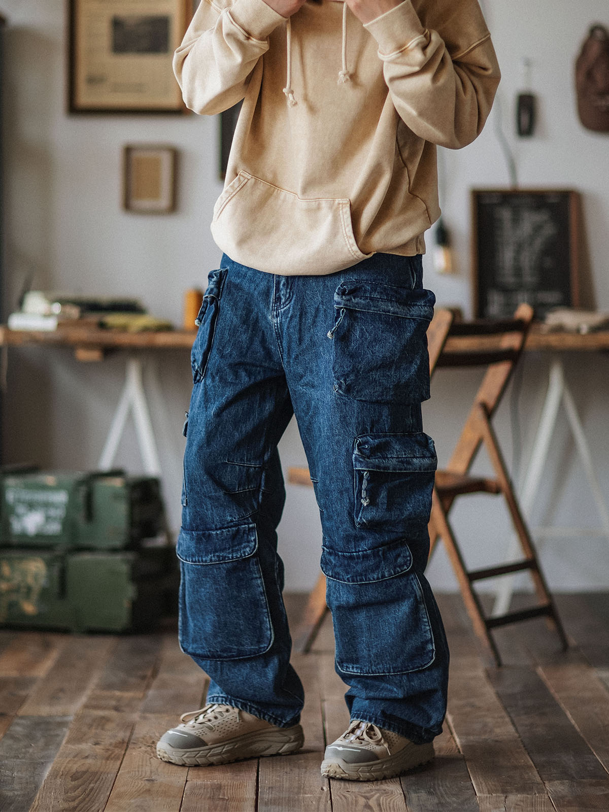 Pantalones estilo crucero con bolsillos cargo y denim pesado