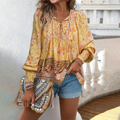 Blusa con lazo en el cuello y estampado floral bohemio