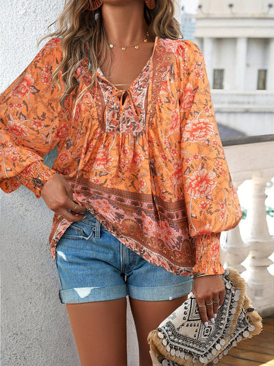 Blusa con lazo en el cuello y estampado floral bohemio