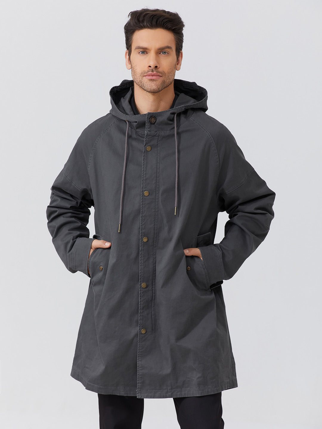 Chaqueta tipo parka con capucha y cordones ajustables para hombre