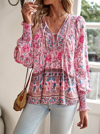 Blusa con lazo en el cuello y estampado floral bohemio
